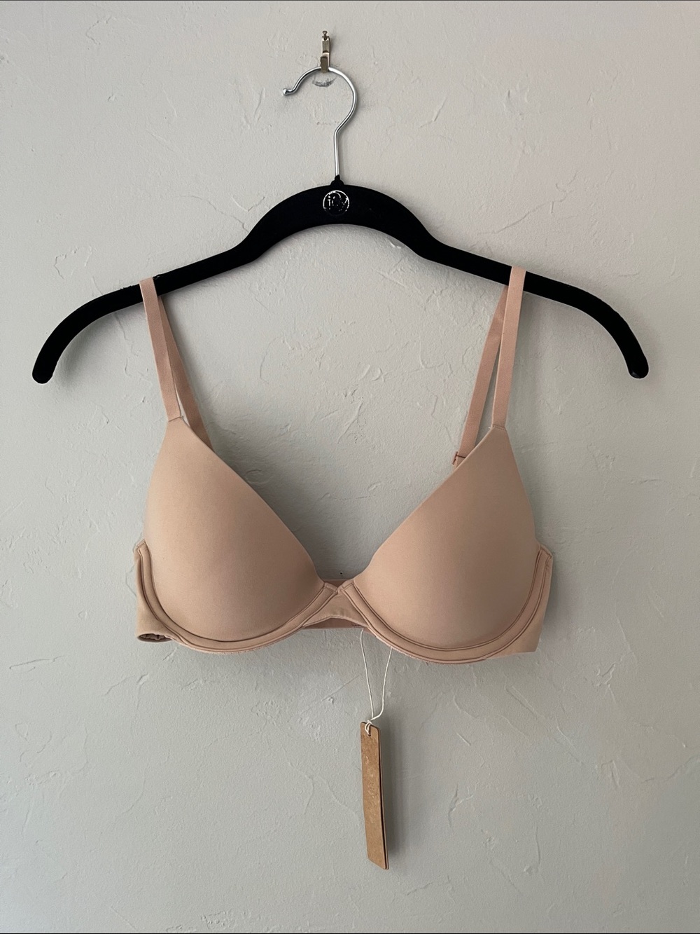 NWT SKIMS FITS EVERYBODY PLUNGE BRA IN CLAY 32C